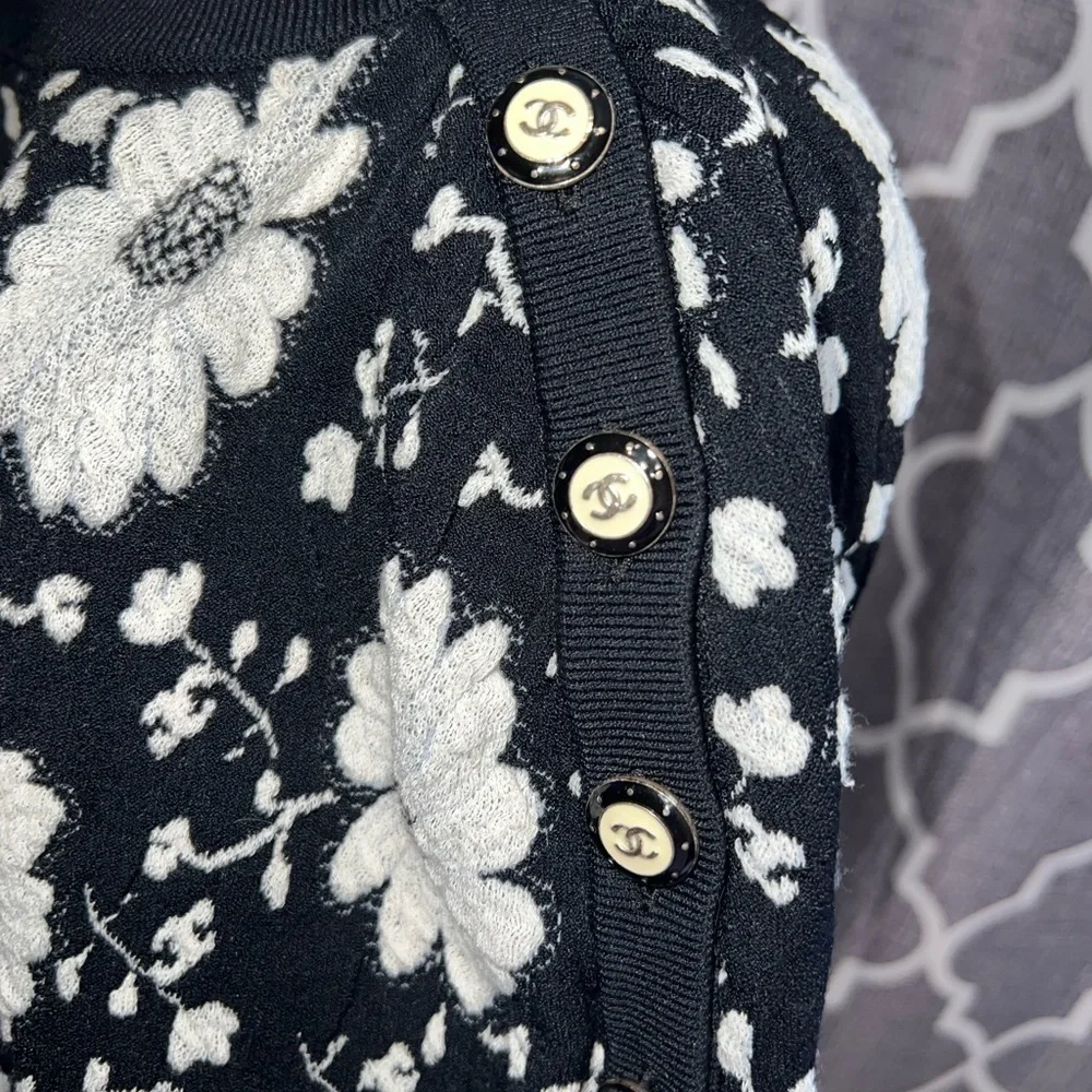 Chanel sweater from 2014 Resort Collection - Picture 5 of 12